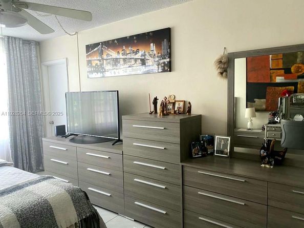 18900 NE 14th Ave D205, Miami FL 33179