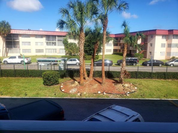 18900 NE 14th Ave D205, Miami FL 33179