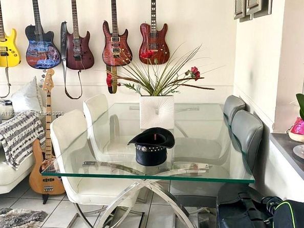 18900 NE 14th Ave D205, Miami FL 33179