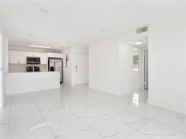 6580 W 27th Ct 5821, Hialeah FL 33016