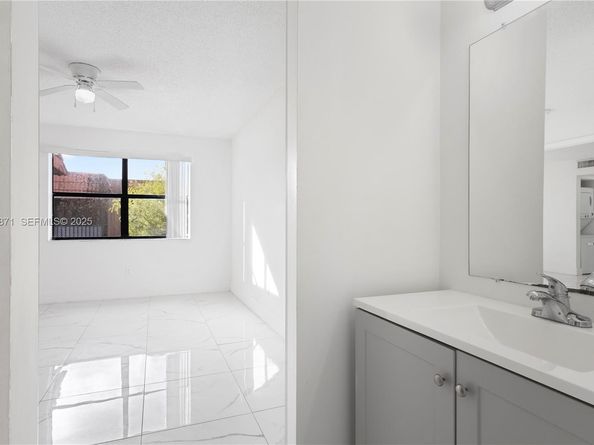 6580 W 27th Ct 5821, Hialeah FL 33016