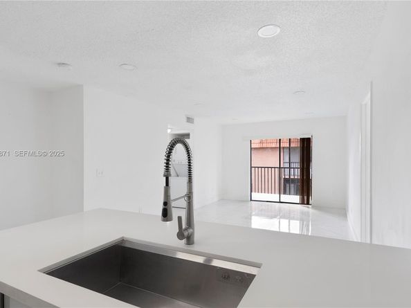 6580 W 27th Ct 5821, Hialeah FL 33016