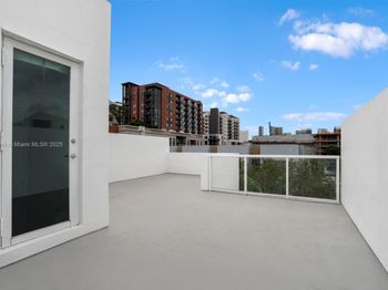 315 NE 7 St