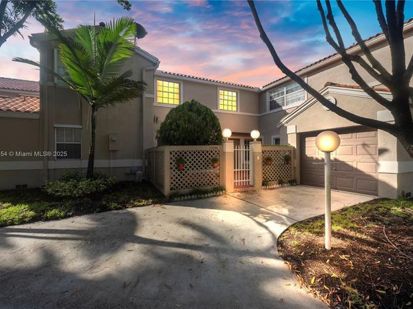 11066 Long Boat Dr, Cooper City FL 33026