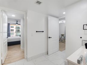 1200 Brickell Bay Dr 1907, Miami FL 33131