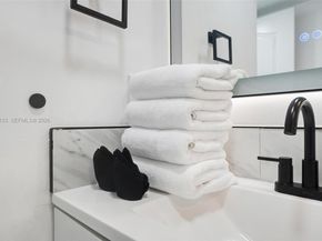 1200 Brickell Bay Dr 1907, Miami FL 33131