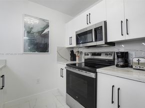 1200 Brickell Bay Dr 1907, Miami FL 33131