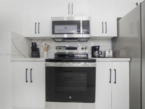 1200 Brickell Bay Dr 1907, Miami FL 33131