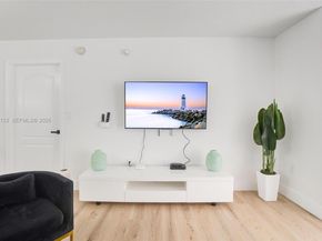 1200 Brickell Bay Dr 1907, Miami FL 33131