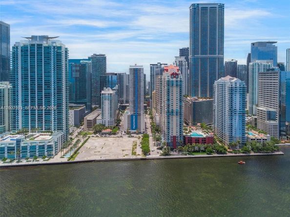 1200 Brickell Bay Dr 1907, Miami FL 33131