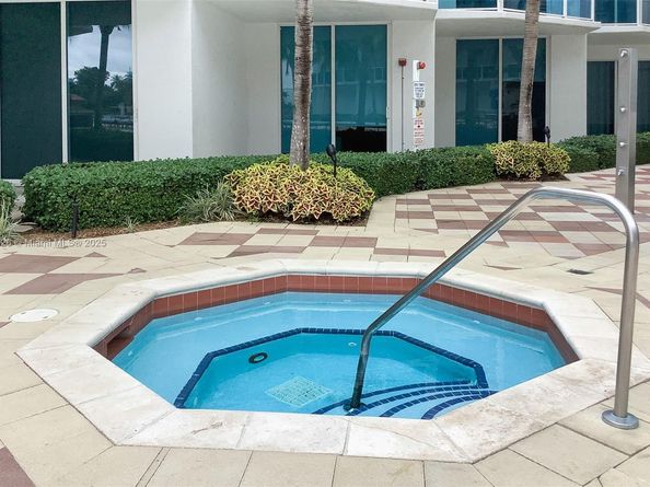 1945 S Ocean Dr 1909, Hallandale Beach FL 33009