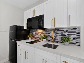 231 NW 44th St, Miami FL 33127