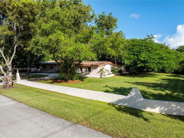 6201 SW 114th St, Pinecrest FL 33156