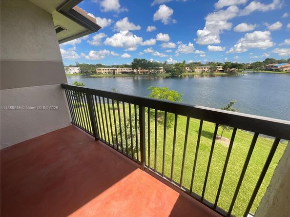 9846 Nob Hill Ln 9846, Sunrise FL 33351
