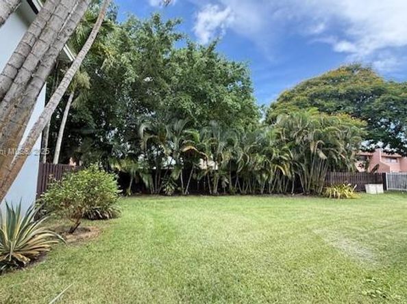 Undisclosed Address #A11838657, Davie FL 33324