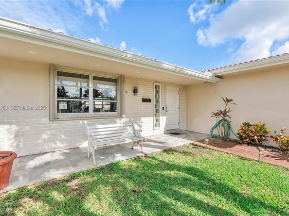 8831 NW 11th St, Pembroke Pines FL 33024