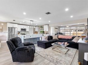 8831 NW 11th St, Pembroke Pines FL 33024