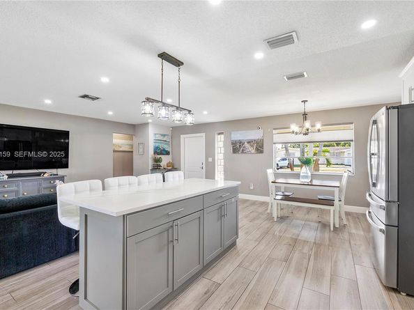 8831 NW 11th St, Pembroke Pines FL 33024