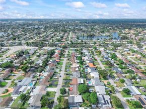 8831 NW 11th St, Pembroke Pines FL 33024