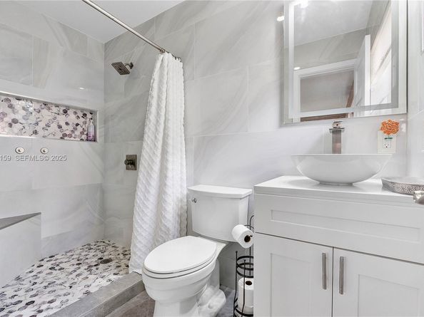 8831 NW 11th St, Pembroke Pines FL 33024