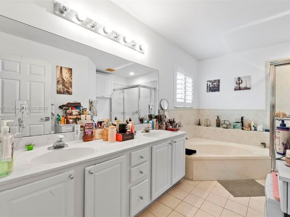 16898 Crestview Ln, Weston FL 33326