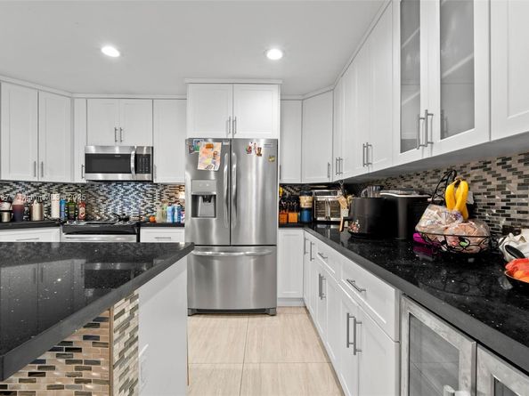 16898 Crestview Ln, Weston FL 33326