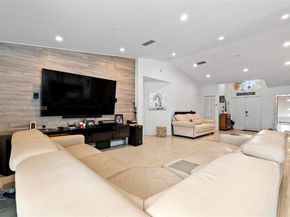 16898 Crestview Ln, Weston FL 33326