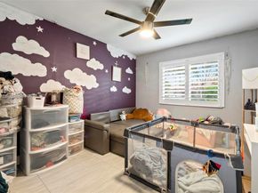 16898 Crestview Ln, Weston FL 33326