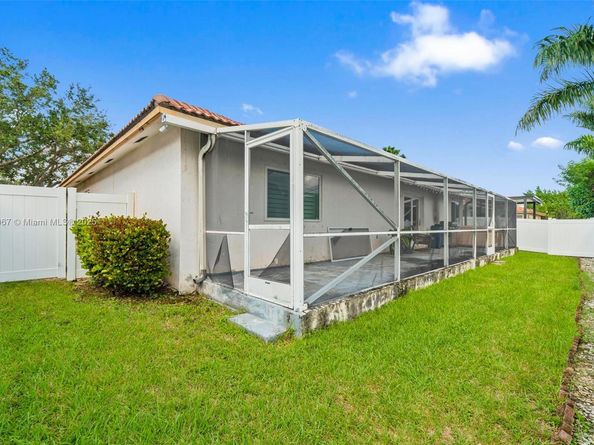 16898 Crestview Ln, Weston FL 33326