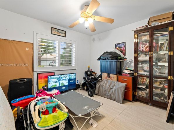 16898 Crestview Ln, Weston FL 33326