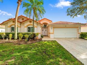 16898 Crestview Ln, Weston FL 33326