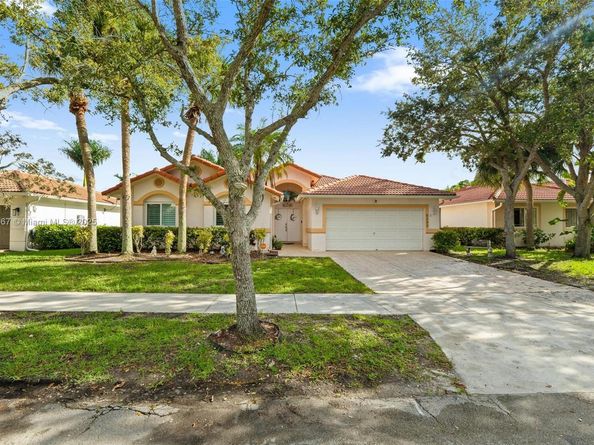 16898 Crestview Ln, Weston FL 33326