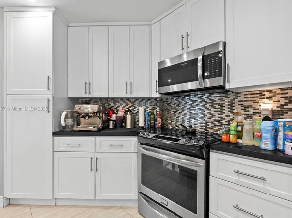 16898 Crestview Ln, Weston FL 33326