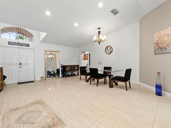 16898 Crestview Ln, Weston FL 33326