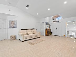 16898 Crestview Ln, Weston FL 33326