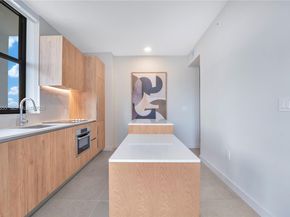 11 NE 6 Street 2201, Miami FL 33132