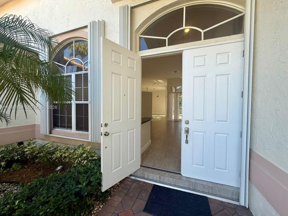 2644 Miller Ct, Weston FL 33332