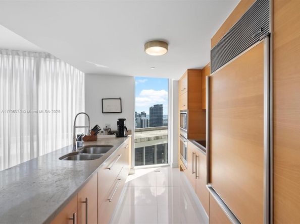 475 Brickell Ave 5507, Miami FL 33131
