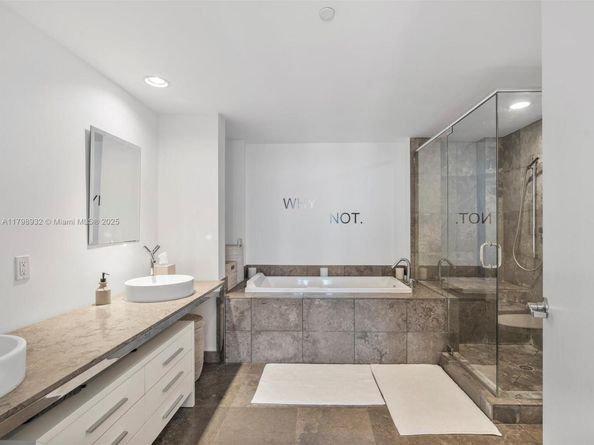 475 Brickell Ave 5507, Miami FL 33131