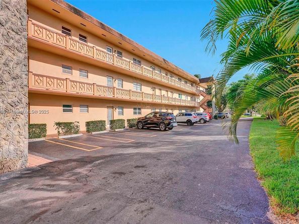 3530 NW 52nd Ave 509, Lauderdale Lakes FL 33319