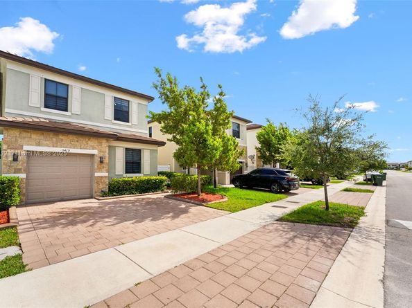 3419 W 109th Pl, Hialeah FL 33018
