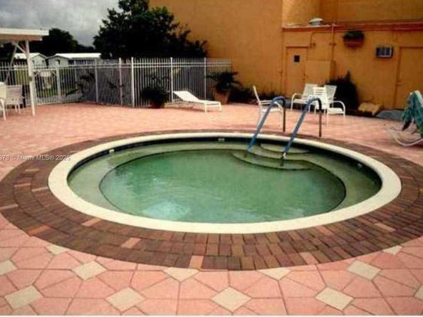 1721 NW 86th Ave, Plantation FL 33322