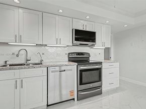 3970 Oaks Clubhouse Dr 407, Pompano Beach FL 33069