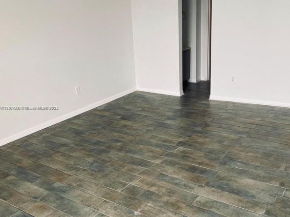 2350 NE 135th St 812, North Miami FL 33181