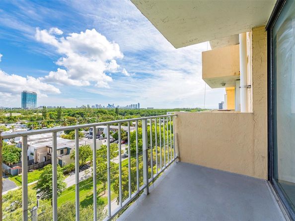 2350 NE 135th St 812, North Miami FL 33181
