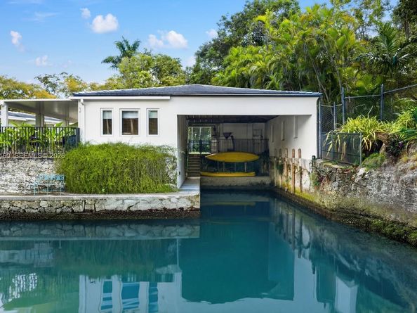 6120 Riviera Dr, Coral Gables FL 33146