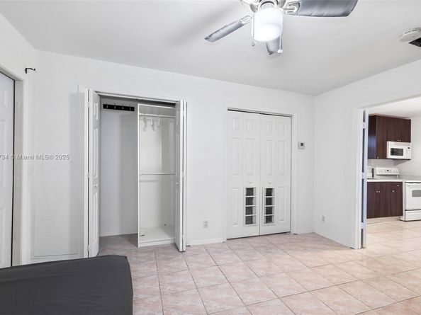 23 SW 8th St, Hallandale Beach FL 33009