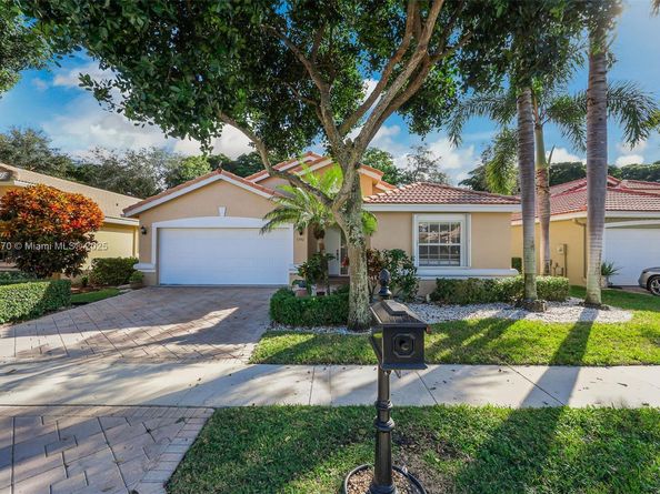 7390 Lugano Dr, Boynton Beach FL 33437