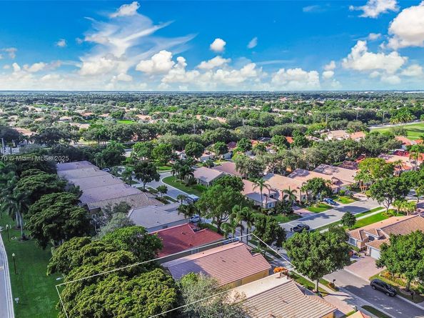 7390 Lugano Dr, Boynton Beach FL 33437