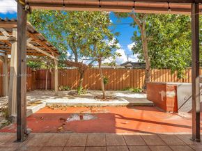 5015 E Palm Ct, Hialeah FL 33013